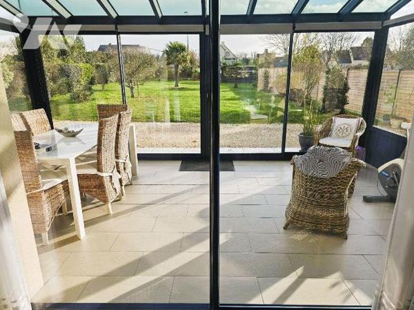 Cancale, à proximité du centre et du Port de la Houle, maison avec vie de plain-pied, comprenan...