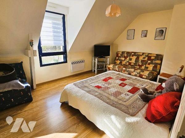 Cancale, à proximité du centre et du Port de la Houle, maison avec vie de plain-pied, comprenan...