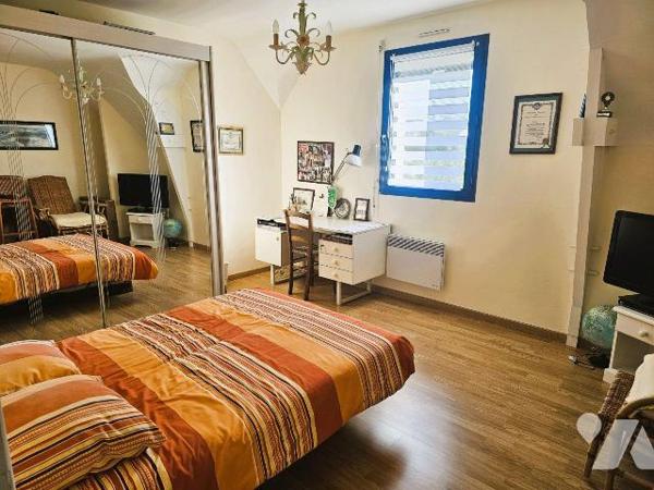 Cancale, à proximité du centre et du Port de la Houle, maison avec vie de plain-pied, comprenan...