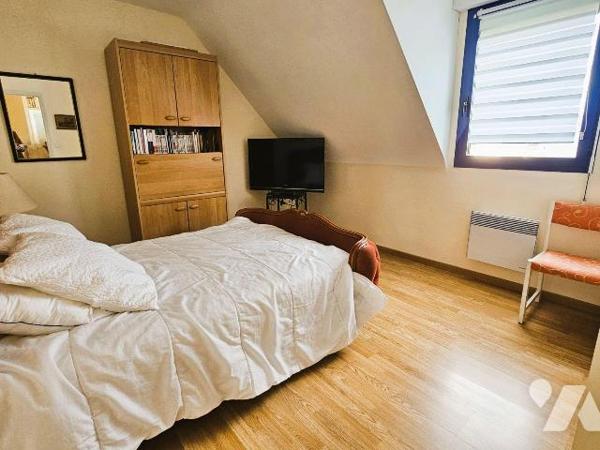 Cancale, à proximité du centre et du Port de la Houle, maison avec vie de plain-pied, comprenan...