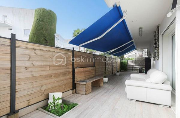 CANNES PRADO - ISOLA BELLA -  APPARTEMENT 4 PIECES 98M² - TERRASSE 37M² - CALME - 10 MIN RUE D'ANTIBES À PIED
(English version below)
En pleine cœur du quartier Prado - Isola Bella, à 3 min de tous les commerces et à seulement 10 min de la rue d'Antibes, Laurent Morin vous propose en exclusivité cet appartement en rdc traversant de 98.15M² entièrement refait à neuf.

Climatisé, au calme et sans vis à vis, il est composé comme suit :
- Un grand séjour de 45m² avec 3 grandes baies vitrées qui ouvrent la terrasse
- Une cuisine entièrement équipée qui donne sur le séjour et la terrasse
- Une grande terrasse de 37m²
- 2 grandes chambres (11 et 18m²) dont une avec accès direct à la terrasse
-  Possibilité de faire une 3eme chambre également à la place de la cuisine
- Un dressing avec fenêtre de 8.5m² qui peut aussi servir de bureau ou de petite chambre.
- 2 salles de douche
- Nombreux rangement
- Une Cave
- Une place de parking idéalement situé à 10 mètres de l'appartement 

Vous apprécierez son emplacement stratégique à 3 min à pied de tous les commerces, 10 min de la rue d'Antibes et moins de 15 min de la Croisette - Palais des festivals.
Exposition : SUD
Charges annuelles : 3000€ (chauffage inclus)
Taxe foncière : 1352€
Contactez moi 7j/7 et 24h/24 pour plus d'information et organiser une visite.

Les 5 premières photos ont été retouchées afin de modifier la décoration et faciliter la projection. 
L'appartement est en excellent état et a été renové récemment.
----------------------------------------------
CANNES PRADO – ISOLA BELLA – 4-ROOM APARTMENT 98 SQM – 37 SQM TERRACE – QUIET SETTING – 10 MIN WALK TO RUE D’ANTIBES

Located in the heart of the sought-after Prado–Isola Bella district, just a 3-minute walk from all amenities and only 10 minutes from Rue d’Antibes, Laurent Morin is pleased to present this exclusive, fully renovated 98.15 sqm ground-floor dual-aspect apartment.

Air-conditioned, peaceful, and enjoying complete privacy with no overlooking neighbors, the property comprises:
- A spacious 45 sqm living room with three large floor-to-ceiling windows opening onto the terrace
- A fully fitted and equipped open-plan kitchen connected to the living area and terrace
- A large 37 sqm terrace
- Two spacious bedrooms (11 sqm and 18 sqm), one of which has direct access to the terrace
- Possibility to create a third bedroom in place of the current kitchen
- An 8.5 sqm walk-in dressing room with a window, which could also be used as a home office or small bedroom
- Two shower rooms
- Ample built-in storage
- A cellar/storage unit
- A private parking space ideally located just 10 meters from the apartment
You will appreciate its prime location, only a 3-minute walk from local shops and services, 10 minutes from Rue d’Antibes, and less than 15 minutes from La Croisette and the Palais des Festivals.
Exposure: South-facing
Annual service charges: €3,000 (including heating)
Property tax: €1,352
For further information or to arrange a viewing, please contact me 24/7.