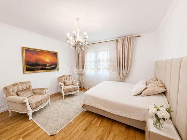 CANNES PRADO - ISOLA BELLA -  APPARTEMENT 4 PIECES 98M² - TERRASSE 37M² - CALME - 10 MIN RUE D'ANTIBES À PIED
(English version below)
En pleine cœur du quartier Prado - Isola Bella, à 3 min de tous les commerces et à seulement 10 min de la rue d'Antibes, Laurent Morin vous propose en exclusivité cet appartement en rdc traversant de 98.15M² entièrement refait à neuf.

Climatisé, au calme et sans vis à vis, il est composé comme suit :
- Un grand séjour de 45m² avec 3 grandes baies vitrées qui ouvrent la terrasse
- Une cuisine entièrement équipée qui donne sur le séjour et la terrasse
- Une grande terrasse de 37m²
- 2 grandes chambres (11 et 18m²) dont une avec accès direct à la terrasse
-  Possibilité de faire une 3eme chambre également à la place de la cuisine
- Un dressing avec fenêtre de 8.5m² qui peut aussi servir de bureau ou de petite chambre.
- 2 salles de douche
- Nombreux rangement
- Une Cave
- Une place de parking idéalement situé à 10 mètres de l'appartement 

Vous apprécierez son emplacement stratégique à 3 min à pied de tous les commerces, 10 min de la rue d'Antibes et moins de 15 min de la Croisette - Palais des festivals.
Exposition : SUD
Charges annuelles : 3000€ (chauffage inclus)
Taxe foncière : 1352€
Contactez moi 7j/7 et 24h/24 pour plus d'information et organiser une visite.

Les 5 premières photos ont été retouchées afin de modifier la décoration et faciliter la projection. 
L'appartement est en excellent état et a été renové récemment.
----------------------------------------------
CANNES PRADO – ISOLA BELLA – 4-ROOM APARTMENT 98 SQM – 37 SQM TERRACE – QUIET SETTING – 10 MIN WALK TO RUE D’ANTIBES

Located in the heart of the sought-after Prado–Isola Bella district, just a 3-minute walk from all amenities and only 10 minutes from Rue d’Antibes, Laurent Morin is pleased to present this exclusive, fully renovated 98.15 sqm ground-floor dual-aspect apartment.

Air-conditioned, peaceful, and enjoying complete privacy with no overlooking neighbors, the property comprises:
- A spacious 45 sqm living room with three large floor-to-ceiling windows opening onto the terrace
- A fully fitted and equipped open-plan kitchen connected to the living area and terrace
- A large 37 sqm terrace
- Two spacious bedrooms (11 sqm and 18 sqm), one of which has direct access to the terrace
- Possibility to create a third bedroom in place of the current kitchen
- An 8.5 sqm walk-in dressing room with a window, which could also be used as a home office or small bedroom
- Two shower rooms
- Ample built-in storage
- A cellar/storage unit
- A private parking space ideally located just 10 meters from the apartment
You will appreciate its prime location, only a 3-minute walk from local shops and services, 10 minutes from Rue d’Antibes, and less than 15 minutes from La Croisette and the Palais des Festivals.
Exposure: South-facing
Annual service charges: €3,000 (including heating)
Property tax: €1,352
For further information or to arrange a viewing, please contact me 24/7.