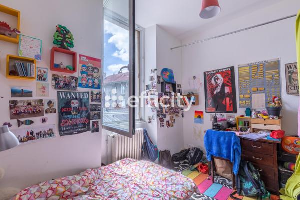 Maison
         8 pièces
        - 169 m² Exclusivité 619 000 € *