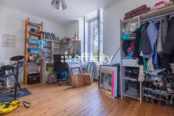 Maison
         8 pièces
        - 169 m² Exclusivité 619 000 € *