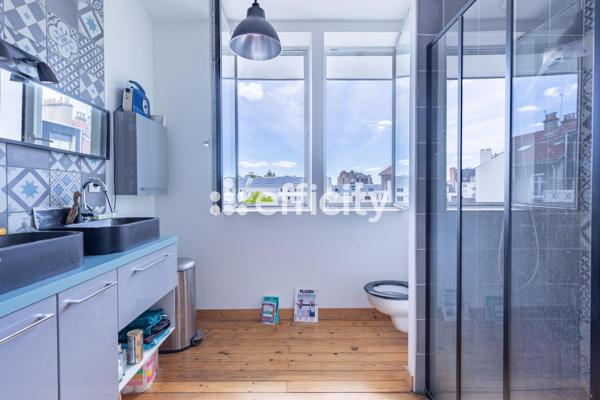 Maison
         8 pièces
        - 169 m² Exclusivité 619 000 € *