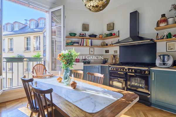 A vendre - appartement - 101 m² - Paris - 75007 - Ecole Militaire - Rue Cler