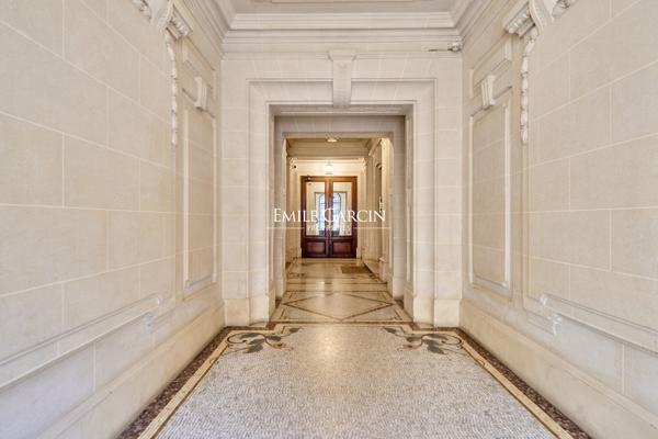 A vendre - appartement - 101 m² - Paris - 75007 - Ecole Militaire - Rue Cler