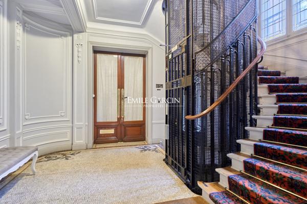 A vendre - appartement - 101 m² - Paris - 75007 - Ecole Militaire - Rue Cler