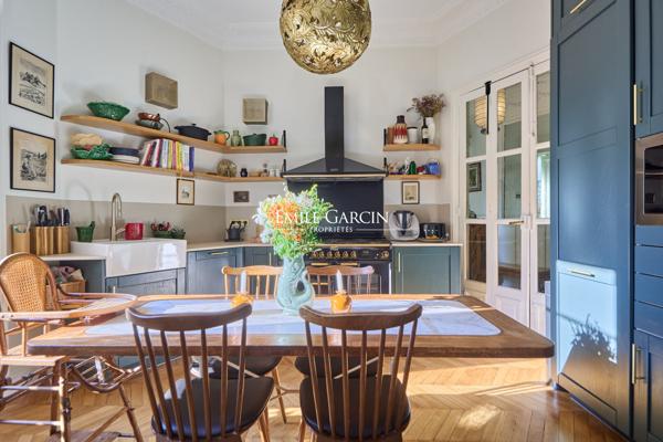A vendre - appartement - 101 m² - Paris - 75007 - Ecole Militaire - Rue Cler