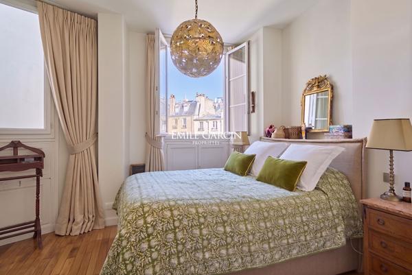A vendre - appartement - 101 m² - Paris - 75007 - Ecole Militaire - Rue Cler