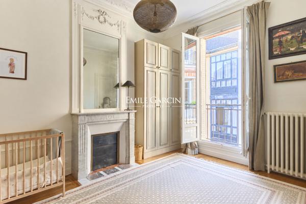 A vendre - appartement - 101 m² - Paris - 75007 - Ecole Militaire - Rue Cler