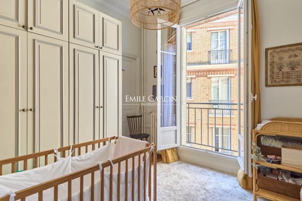 A vendre - appartement - 101 m² - Paris - 75007 - Ecole Militaire - Rue Cler