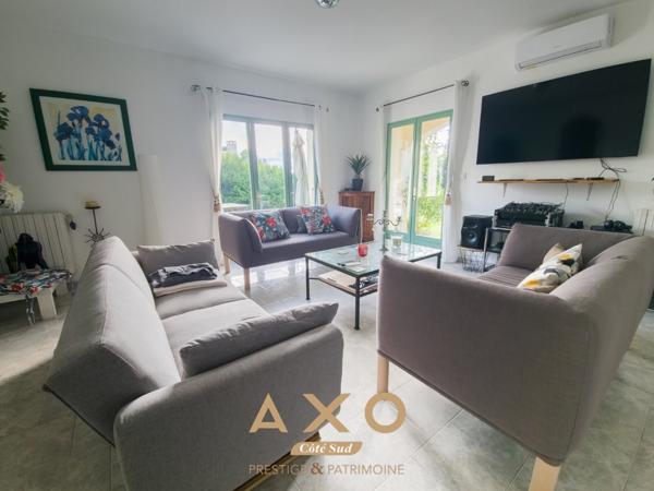 RESIDENCE SECURISEE PEY BLANC - MAISON - 220 M2 - TERRAIN 2 000 M2 - PISCINABLE - VUE SAINTE VICTOIRE  - 1 150 000