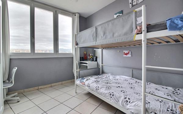 Appartement à vendre    4 pièces • 64,87 m2 Marseille 14