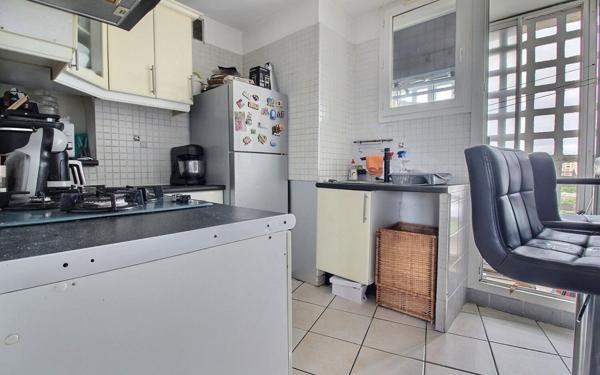 Appartement à vendre    4 pièces • 64,87 m2 Marseille 14