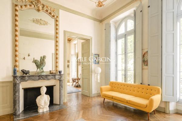 A vendre - historique - appartement de prestige - hôtel particulier - collection Lambert - étage noble - balcon filant - parking privatif - cave