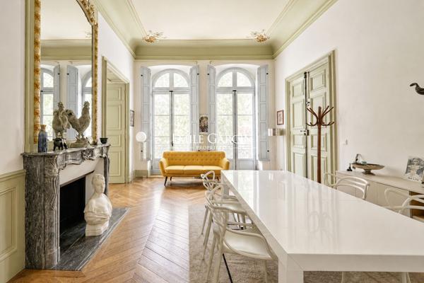 A vendre - historique - appartement de prestige - hôtel particulier - collection Lambert - étage noble - balcon filant - parking privatif - cave