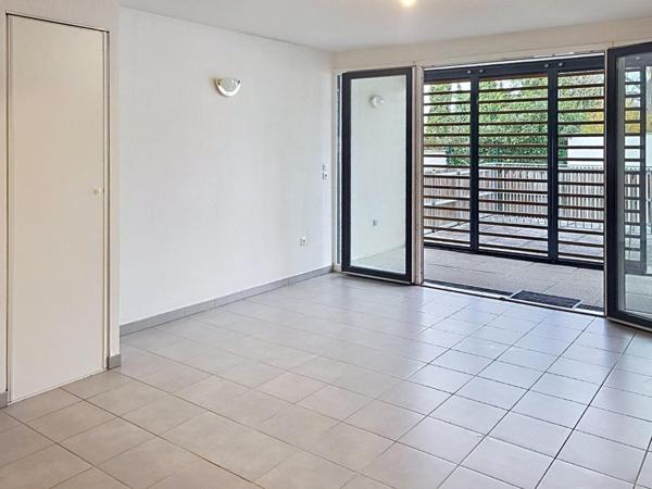 Beau T2 avec grande terrasse, au cœur d’une résidence paisible