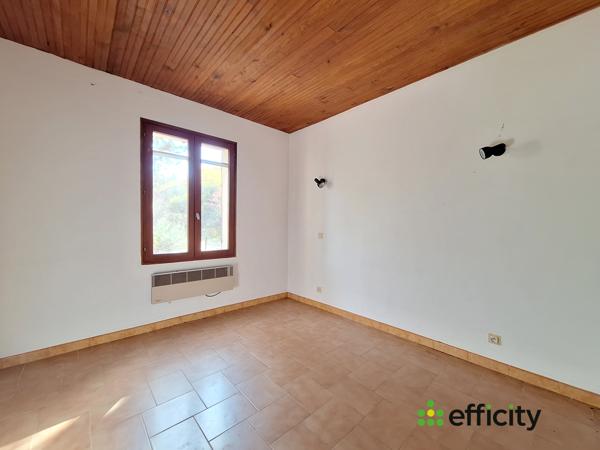 Maison
         5 pièces
        - 105 m² Exclusivité 220 000 € *