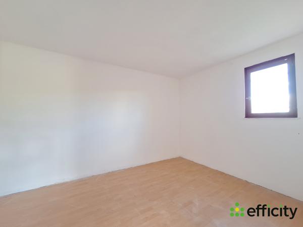 Maison
         5 pièces
        - 105 m² Exclusivité 220 000 € *