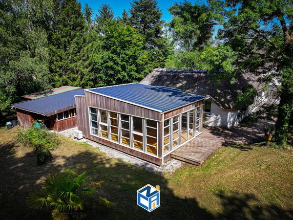 CHAUMIÈRE AVEC 6 CHAMBRES - 5 SALLES DE BAINS - PISCINE - GARAGE ET PARC ARBORÉ