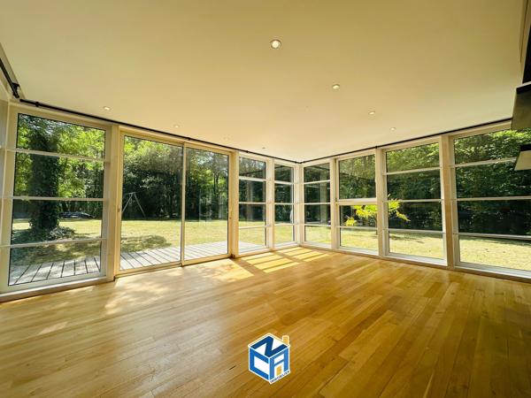 CHAUMIÈRE AVEC 6 CHAMBRES - 5 SALLES DE BAINS - PISCINE - GARAGE ET PARC ARBORÉ