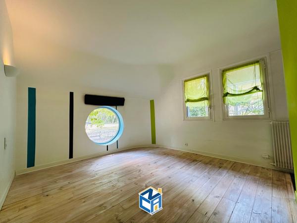 CHAUMIÈRE AVEC 6 CHAMBRES - 5 SALLES DE BAINS - PISCINE - GARAGE ET PARC ARBORÉ