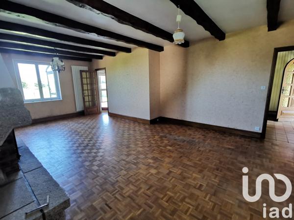 Maison traditionnelle 6 pièces de 137 m² à La Roche-Jaudy (22450)