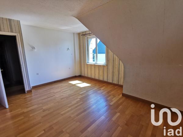 Maison traditionnelle 6 pièces de 137 m² à La Roche-Jaudy (22450)