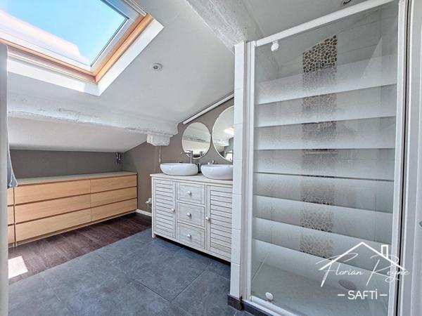 Belle maison en pierre proches des commodités.