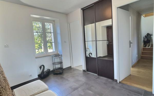 Maison à vendre    5 pièces •  Le Coudray-Montceaux