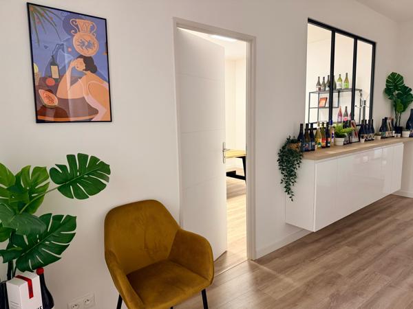 Immeuble Signature au Charme Industriel & Prestige Urbain
