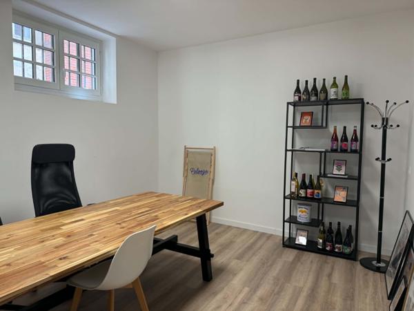 Immeuble Signature au Charme Industriel & Prestige Urbain