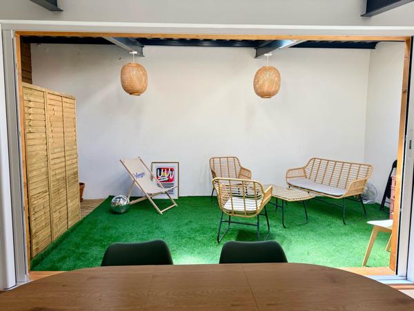 Immeuble Signature au Charme Industriel & Prestige Urbain