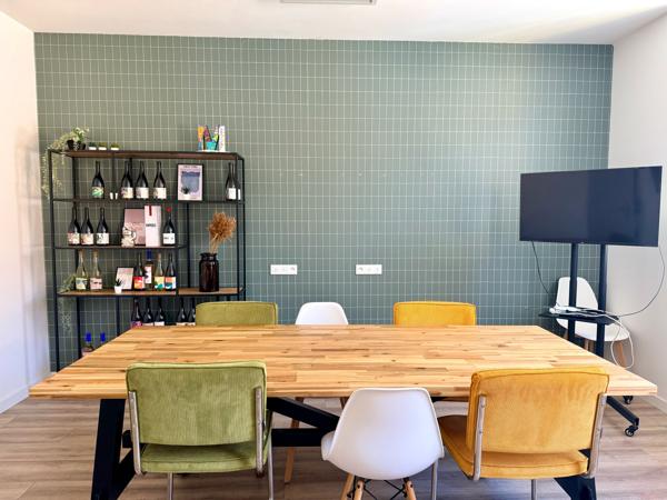 Immeuble Signature au Charme Industriel & Prestige Urbain