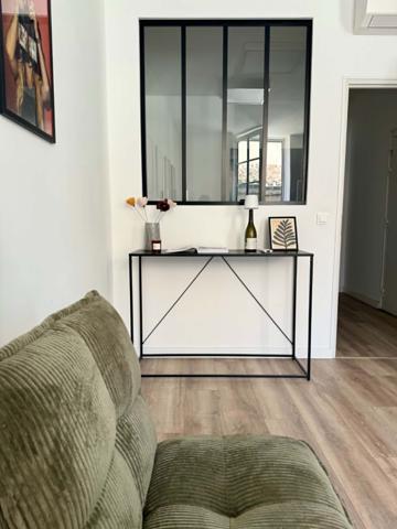 Immeuble Signature au Charme Industriel & Prestige Urbain