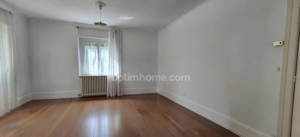 90000 BELFORT CENTRE- MAISON DE MAITRE- 6 PIECES- 5 CHAMBRES- SOUS SOL COMPLET- PARKING- TERRASSE- CALME