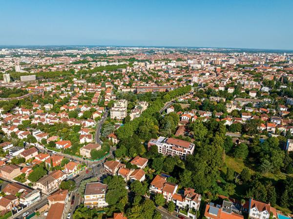 Appartement 5 pièces de 126m² + 150m² de Terrasse + 2 Parkings sous-sol ! Cote Pavée