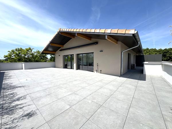 Appartement 5 pièces de 126m² + 150m² de Terrasse + 2 Parkings sous-sol ! Cote Pavée