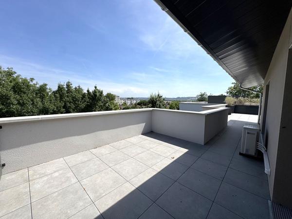 Appartement 5 pièces de 126m² + 150m² de Terrasse + 2 Parkings sous-sol ! Cote Pavée