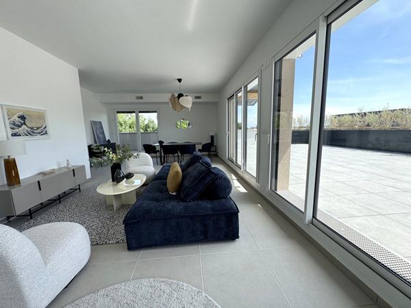 Appartement 5 pièces de 126m² + 150m² de Terrasse + 2 Parkings sous-sol ! Cote Pavée