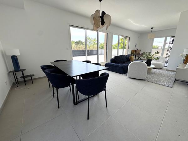 Appartement 5 pièces de 126m² + 150m² de Terrasse + 2 Parkings sous-sol ! Cote Pavée
