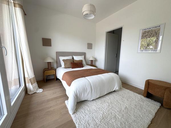 Appartement 5 pièces de 126m² + 150m² de Terrasse + 2 Parkings sous-sol ! Cote Pavée