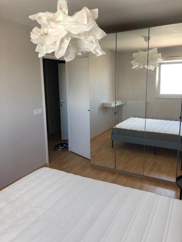 NANTES à l’extrême EST de l’île BEAULIEU et à proximité du PARC NATUREL, dans immeuble avec ASCENCEUR, Appartement T3 entièrement MEUBLE de 65.30m² avec LOGGIA, CAVE et BOX sécurisé pour un véhicule