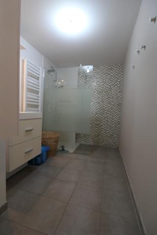 NANTES à l’extrême EST de l’île BEAULIEU et à proximité du PARC NATUREL, dans immeuble avec ASCENCEUR, Appartement T3 entièrement MEUBLE de 65.30m² avec LOGGIA, CAVE et BOX sécurisé pour un véhicule