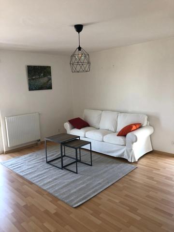 NANTES à l’extrême EST de l’île BEAULIEU et à proximité du PARC NATUREL, dans immeuble avec ASCENCEUR, Appartement T3 entièrement MEUBLE de 65.30m² avec LOGGIA, CAVE et BOX sécurisé pour un véhicule