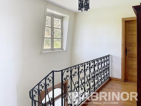 Sur la Montagne de WERVICQ-SUD, maison individuelle de 188 m² hab. à moderniser sur un terrain de 3 900 m² - 4 chambres dont 2 avec salle de bains - 2 bureaux - Calme et verdure WERVICQ SUD