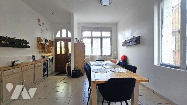 Maison T5 avec cour, garage et sous-sol à CHAUNY (02) Centre-Ville