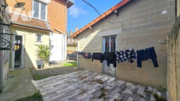 Maison T5 avec cour, garage et sous-sol à CHAUNY (02) Centre-Ville