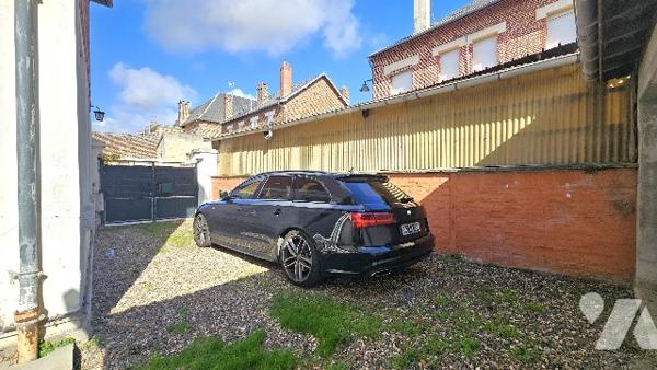 Maison T5 avec cour, garage et sous-sol à CHAUNY (02) Centre-Ville